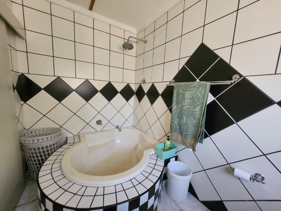 4 Bedroom Property for Sale in Wilkoppies North West